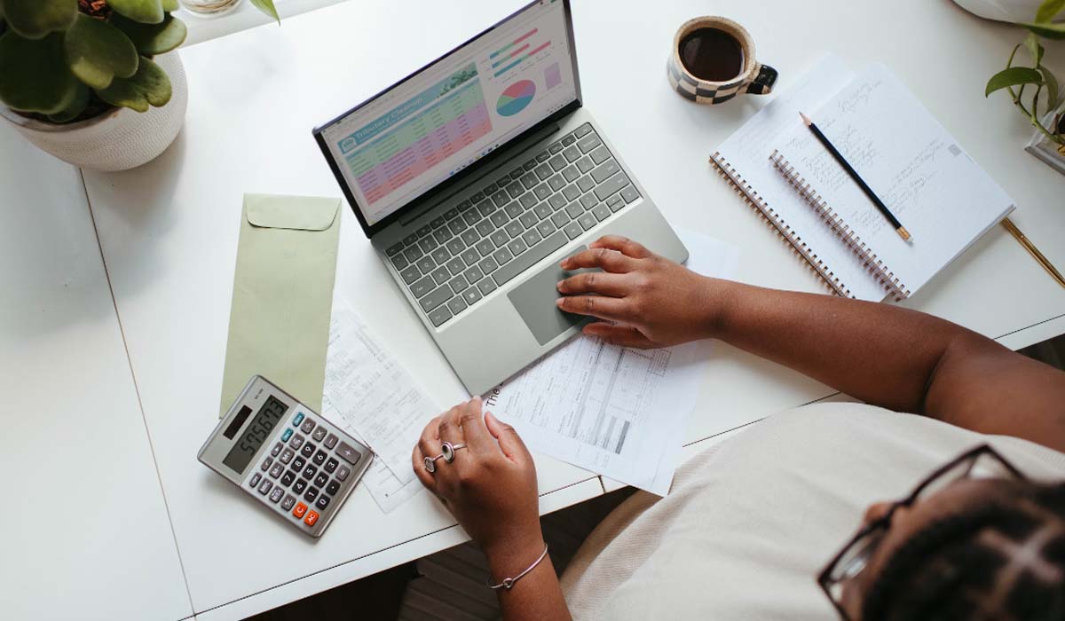 Formas para multiplicar el salario al laborar por hora en Panamá