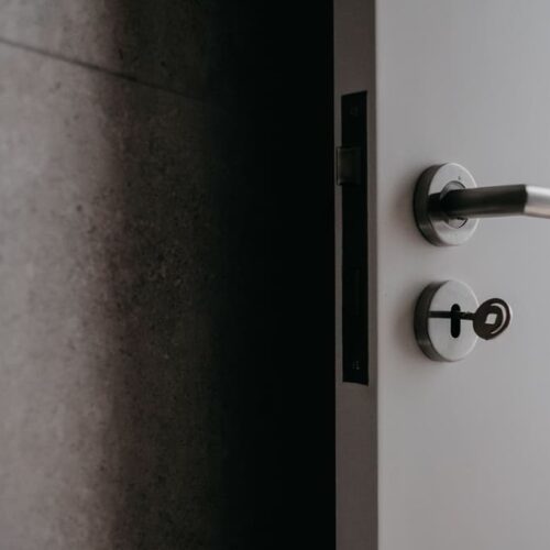 Seguridad en el hogar: todo sobre puertas de metal HOPSA en Panamá