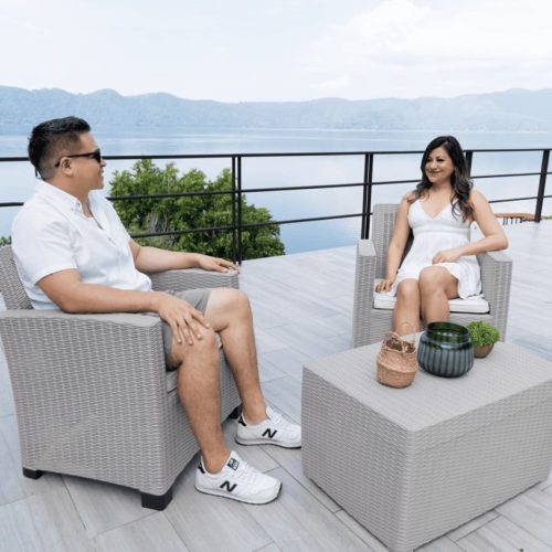 Ventajas de los muebles de plástico para piscinas en Puerto Rico