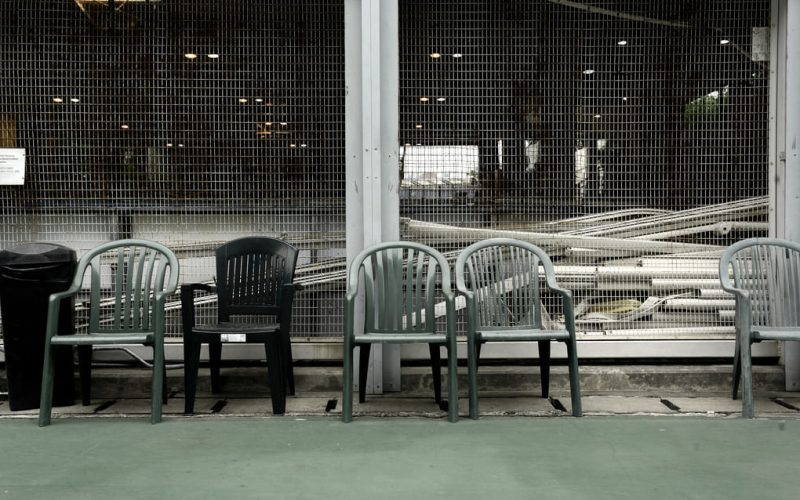 Sillas plásticas en Chile: modernas y resistentes