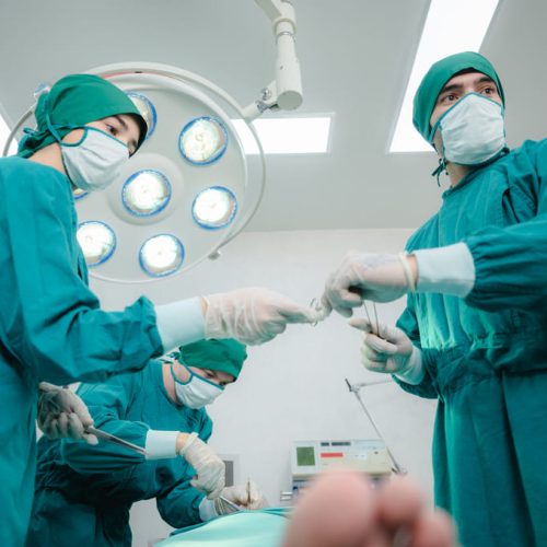 ¿Por qué Aesculap AEOS es la mejor opción para neurocirugía y cirugía robótica en Panamá?