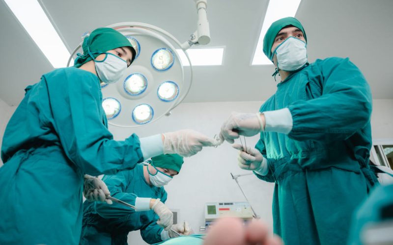 ¿Por qué Aesculap AEOS es la mejor opción para neurocirugía y cirugía robótica en Panamá?